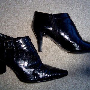 Bandolino Black Croc Embossed Leather Ankle Boot Size 9.5M